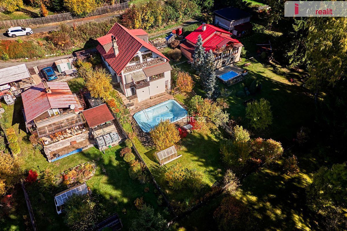 Prodej rodinného domu 250 m², pozemek 1520 m² – fotografie 2