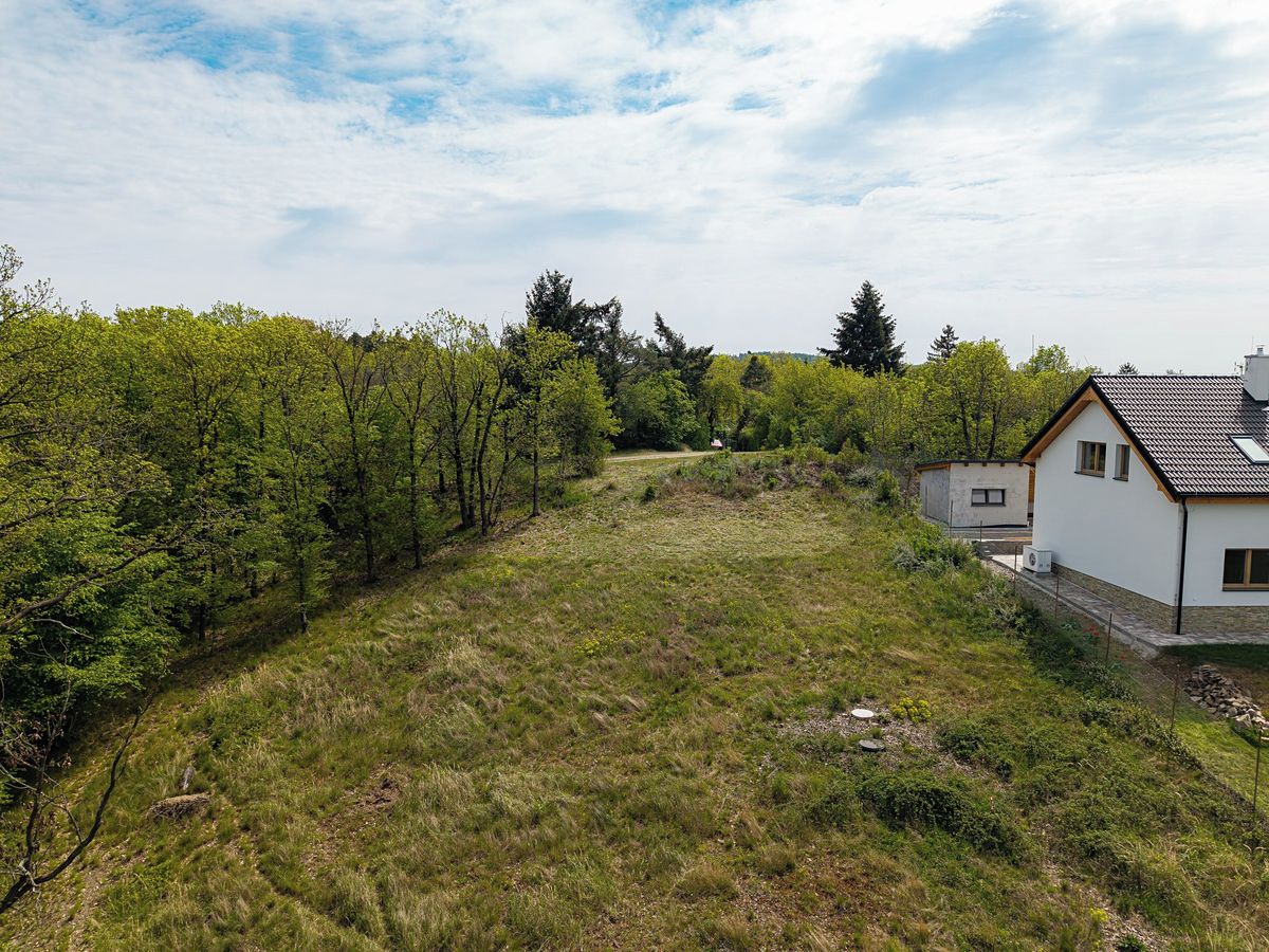 Prodej stavebního pozemku 941 m² – fotografie 3