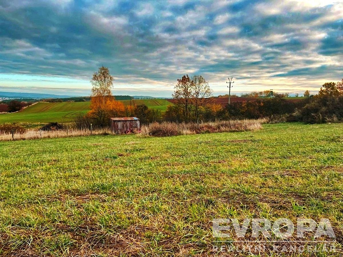 Prodej stavebního pozemku 1300 m²