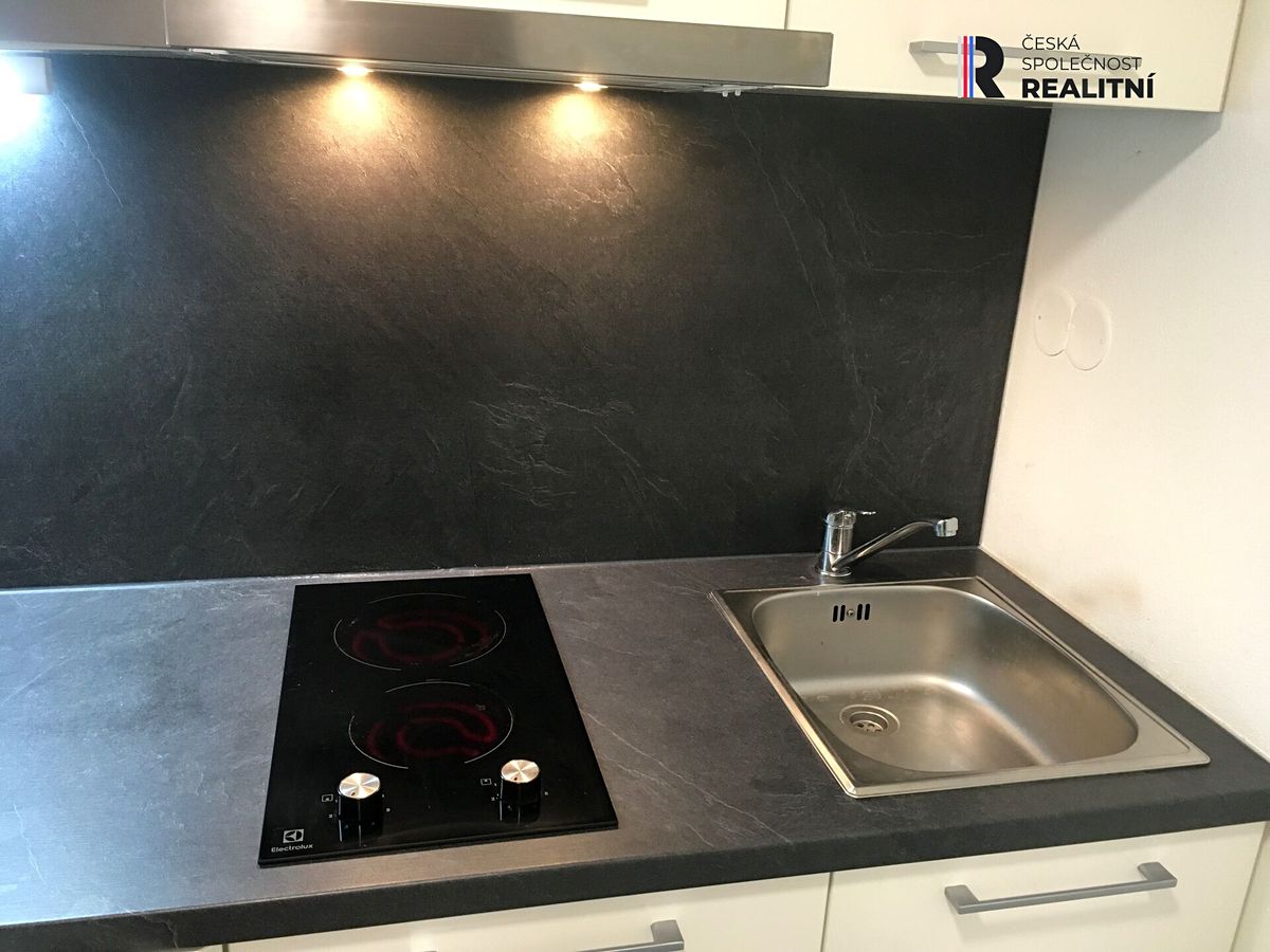 Pronájem bytu 1+kk 30 m² – fotografie 3