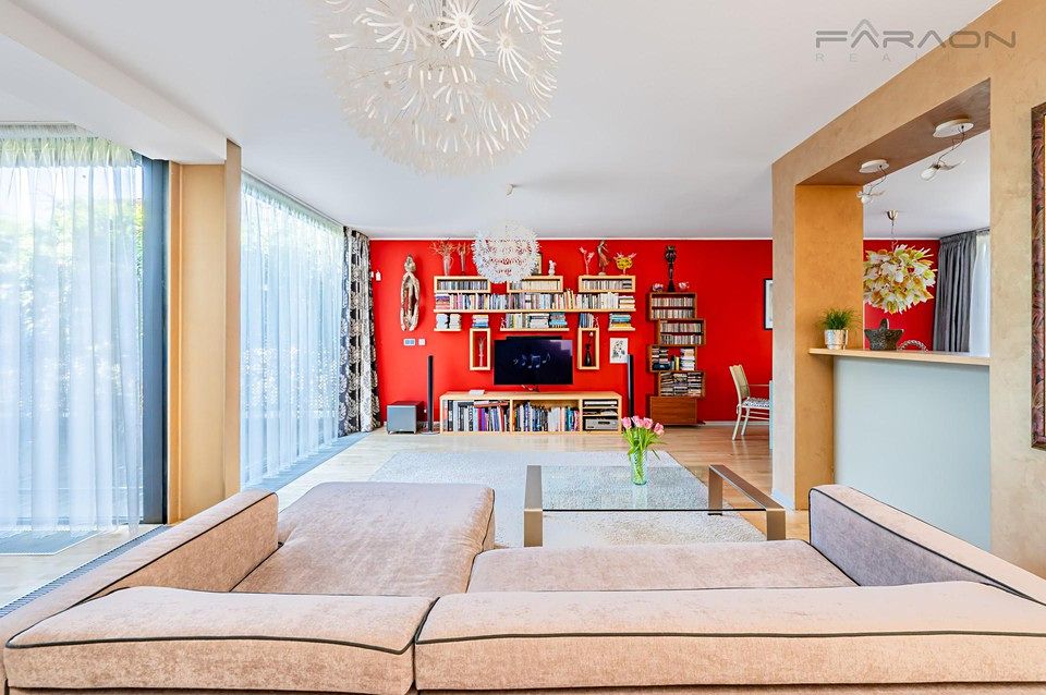Prodej rodinného domu 268 m², pozemek 298 m² – fotografie 3
