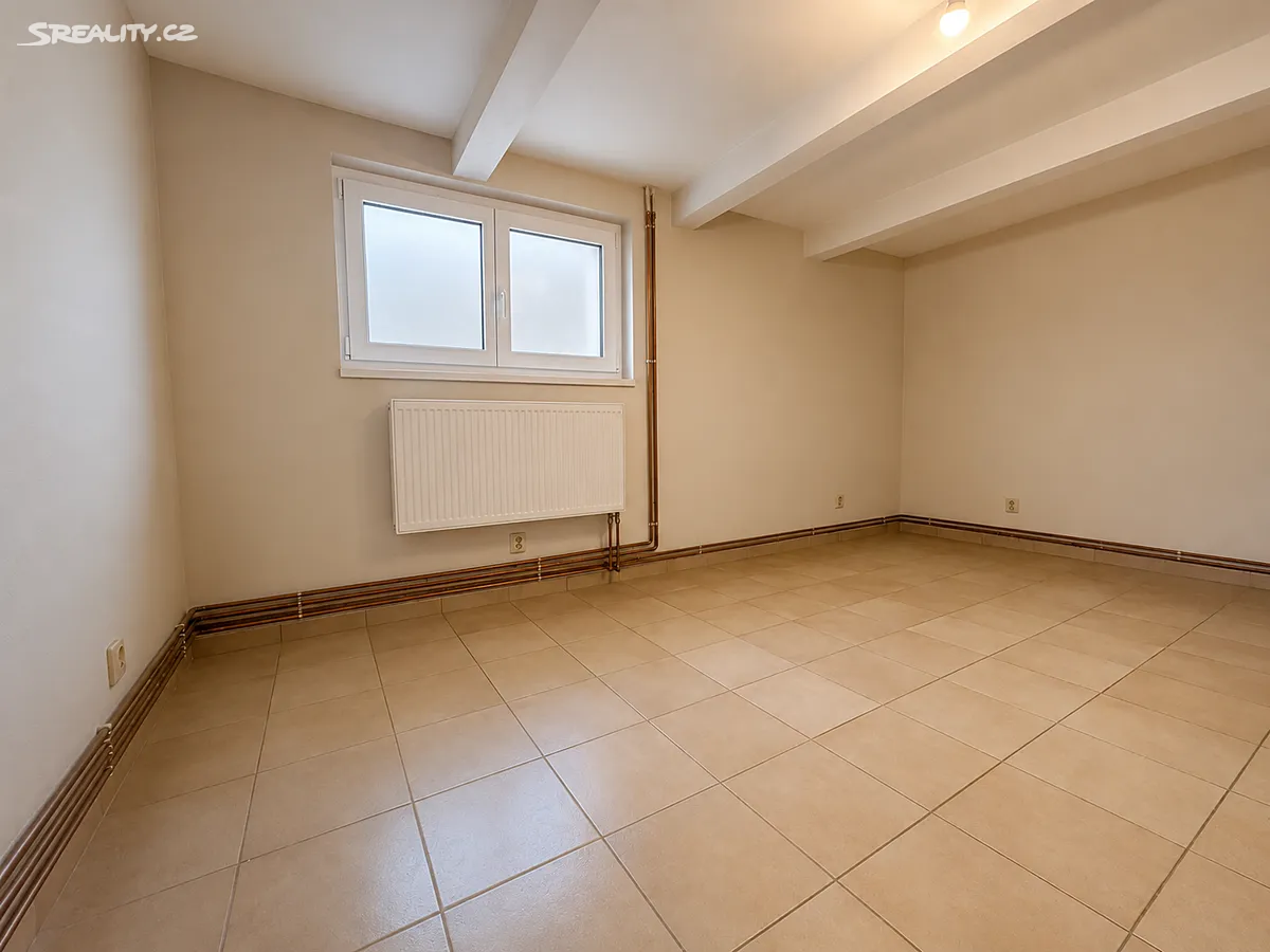 Pronájem skladového prostoru 30 m², Hradec Králové
