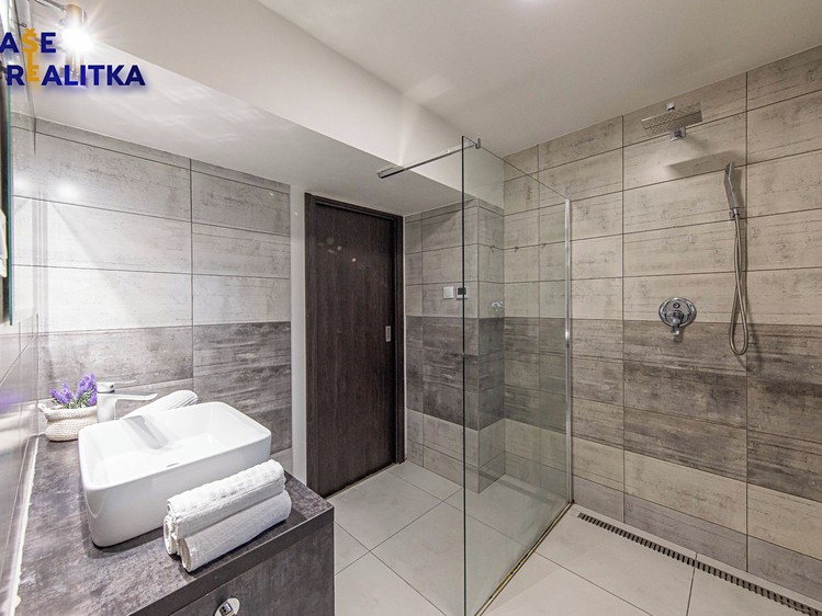 Будинок на продаж, 140 м² (2 з 72)