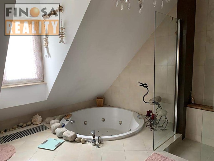 Pronájem bytu 2+kk, 90 m² (25 z 35)