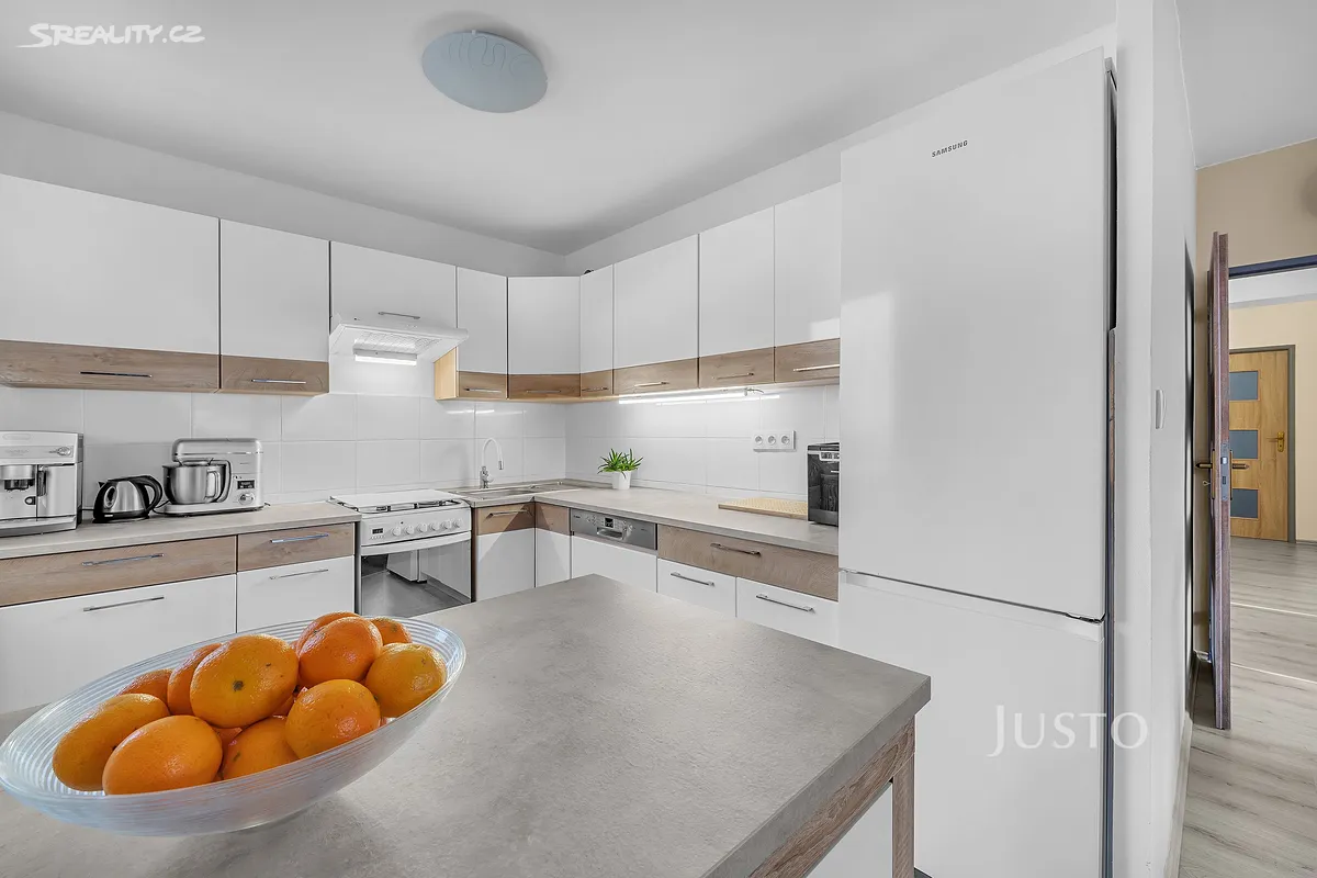 Prodej bytu 3+1 65 m² – pohled 2