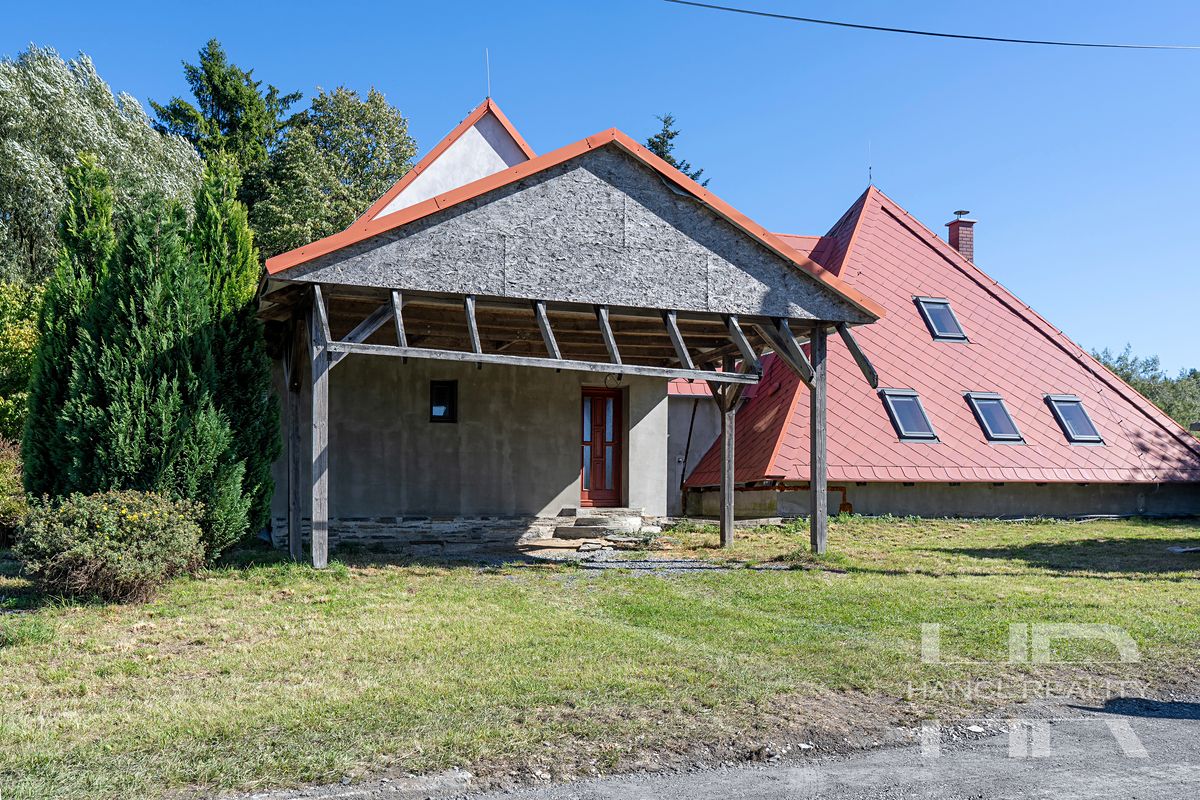 Prodej rodinného domu 202 m², pozemek 2142 m²