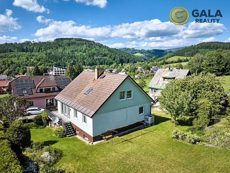 Prodej rodinného domu 250 m², pozemek 794 m², Jilemnice – náhled fotky 2
