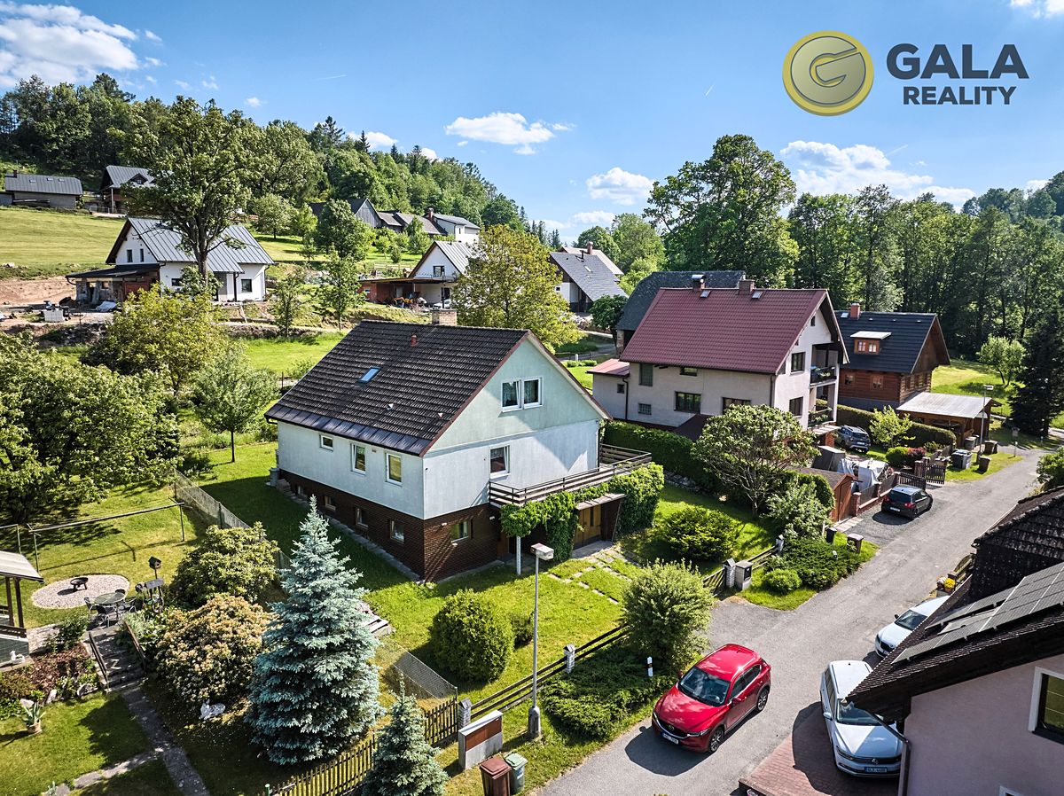 Prodej rodinného domu 250 m², pozemek 794 m² – fotografie 4