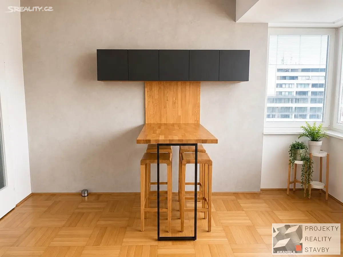 Pronájem bytu 3+1 86 m² – pohled 2