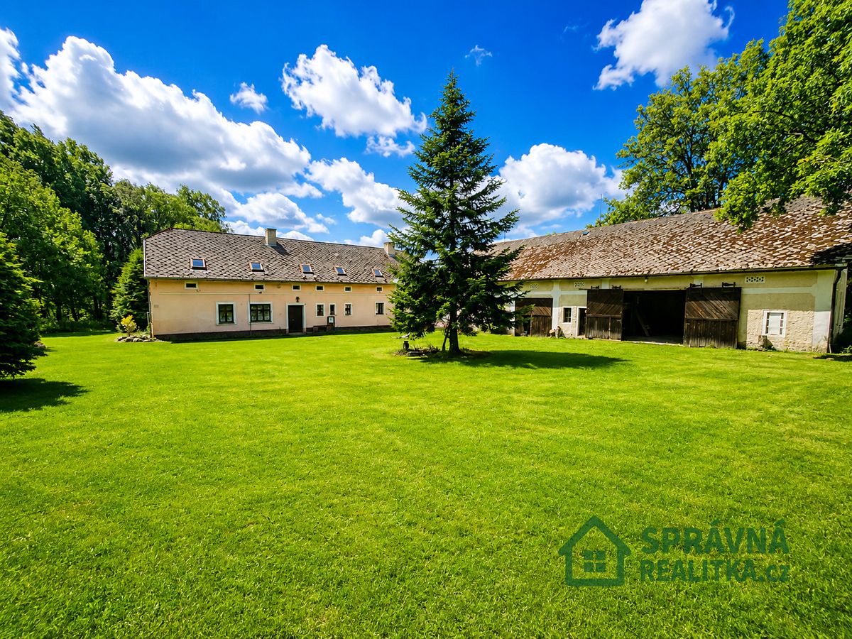 Prodej rodinného domu 350 m², pozemek 1990 m² – fotografie 3