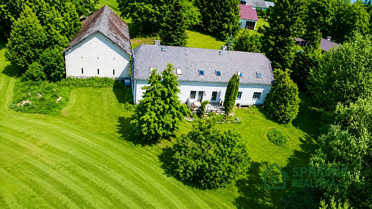 Prodej rodinného domu 350 m², pozemek 1990 m² – fotografie 2