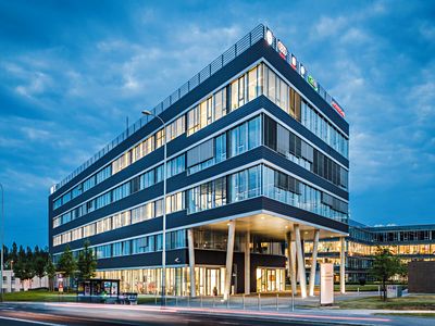 Pronájem kanceláře 400 m²