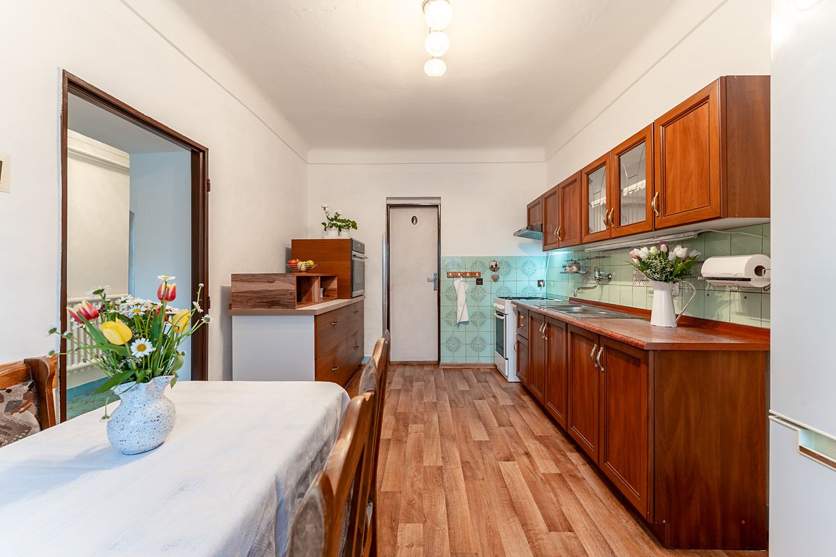 Prodej rodinného domu 200 m², pozemek 1330 m² – fotografie 5
