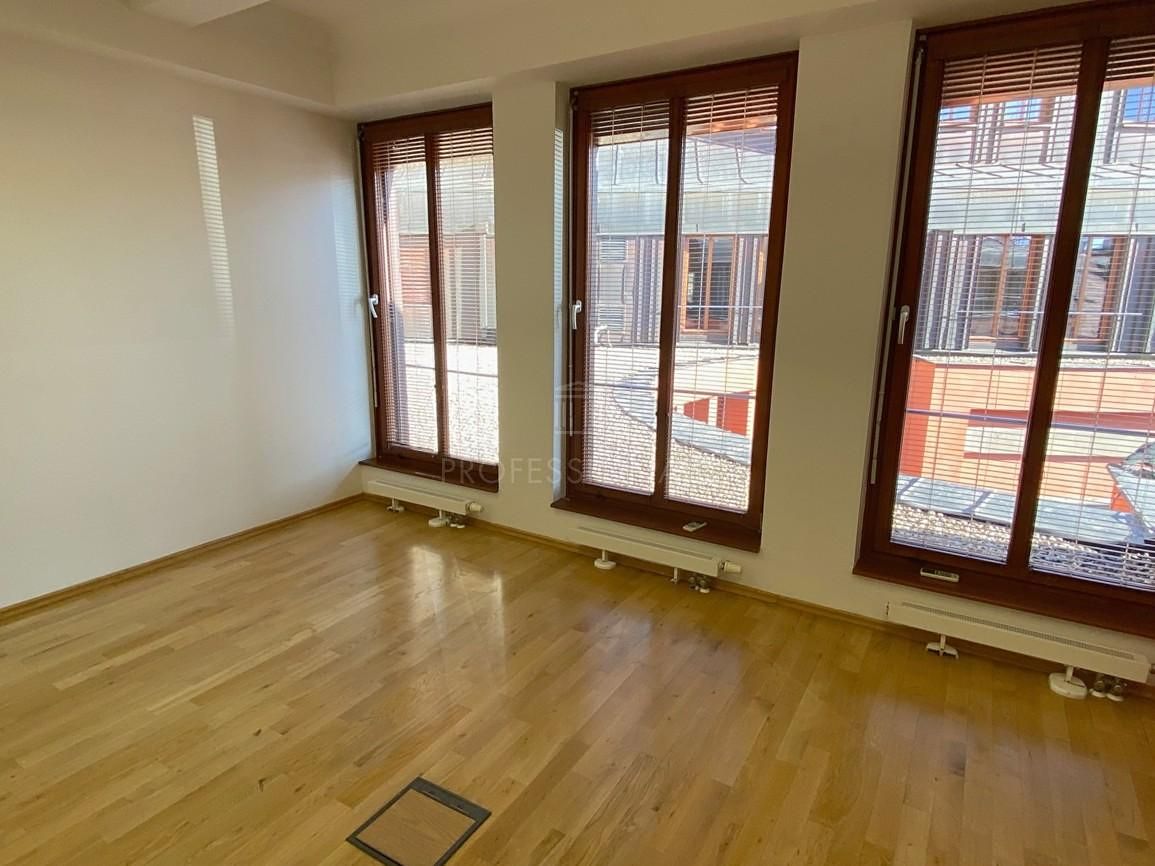 Pronájem kanceláře 21 m² – fotografie 2