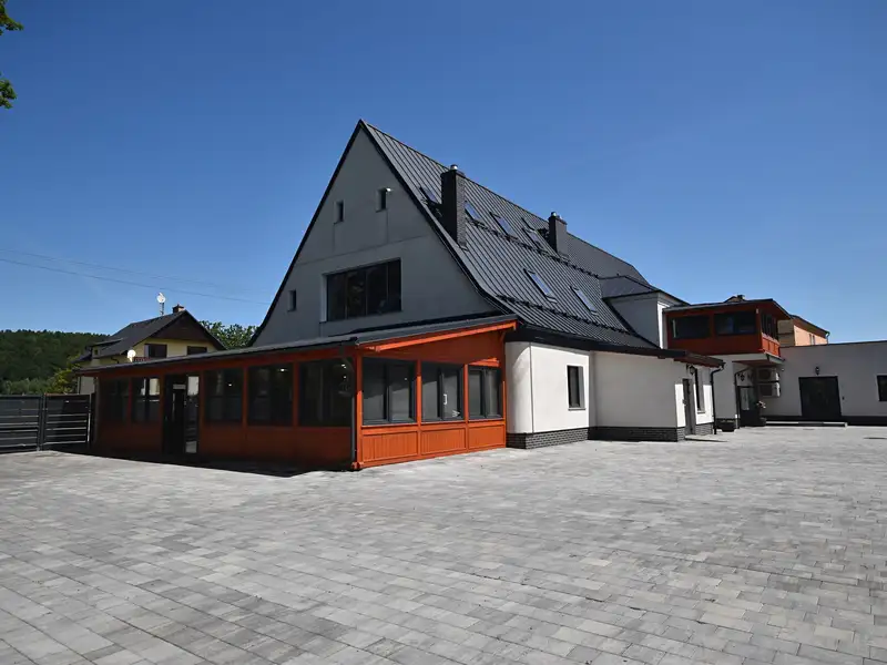Prodej rodinného domu 417 m², pozemek 7108 m², Mikulovice – náhled fotky 2