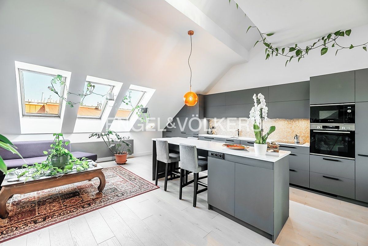 Pronájem bytu 4+kk 104 m²