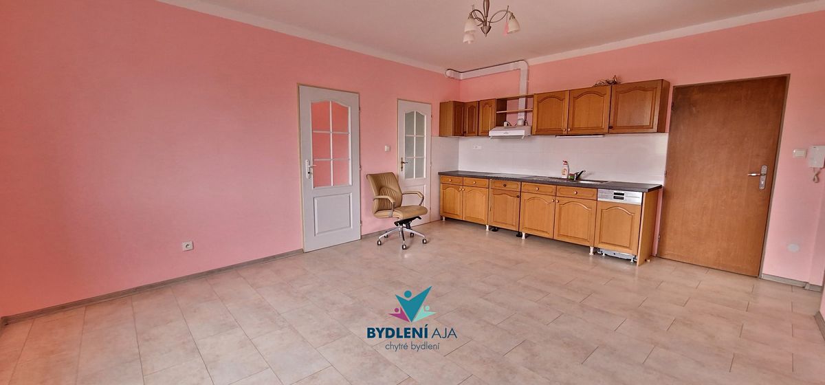 Pronájem bytu 4+kk 75 m² – fotografie 2
