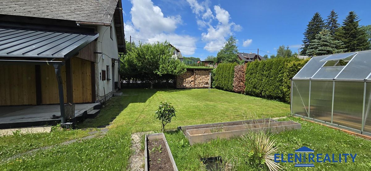 Prodej rodinného domu 228 m², pozemek 785 m² – fotografie 3