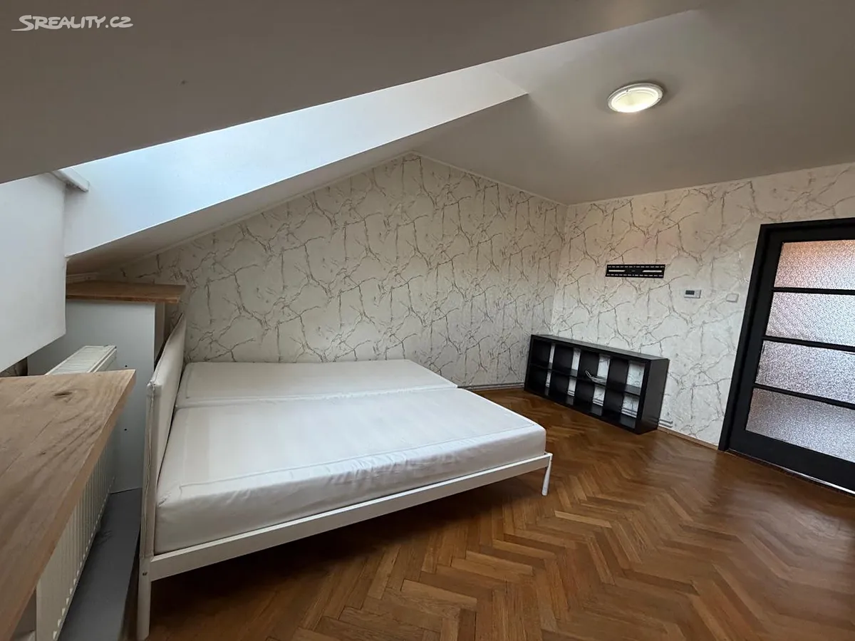 Pronájem bytu 2+kk 42 m² – pohled 2