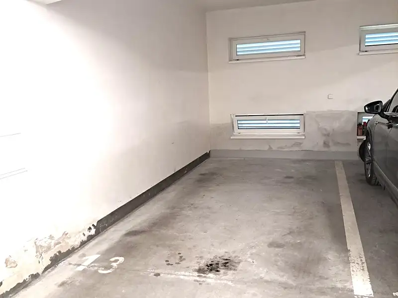 Pronájem garážového stání 10 m², Hradec Králové – náhled fotky 2