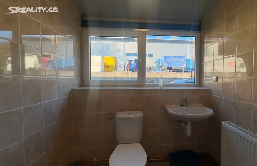 Pronájem skladového prostoru 449 m² – pohled 2