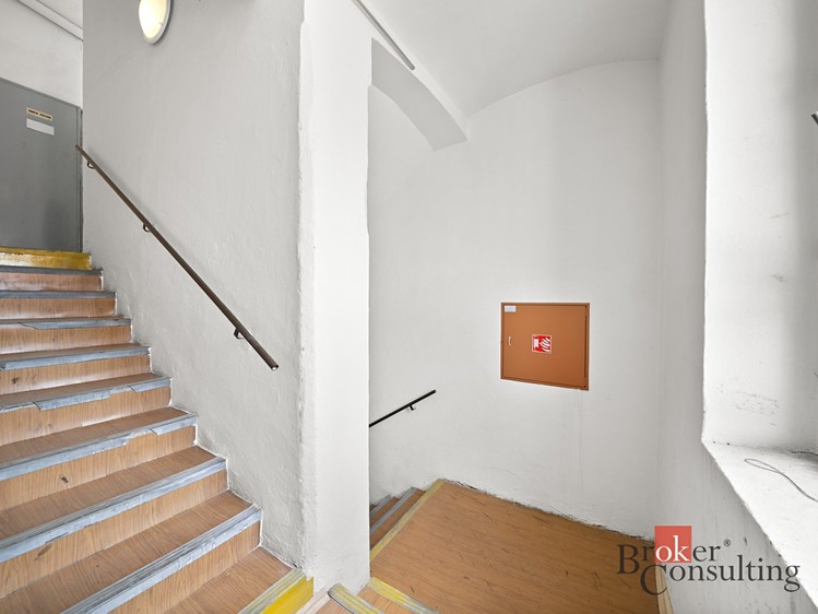 Комерційне приміщення на продаж, 1 100 м² (15 з 29)