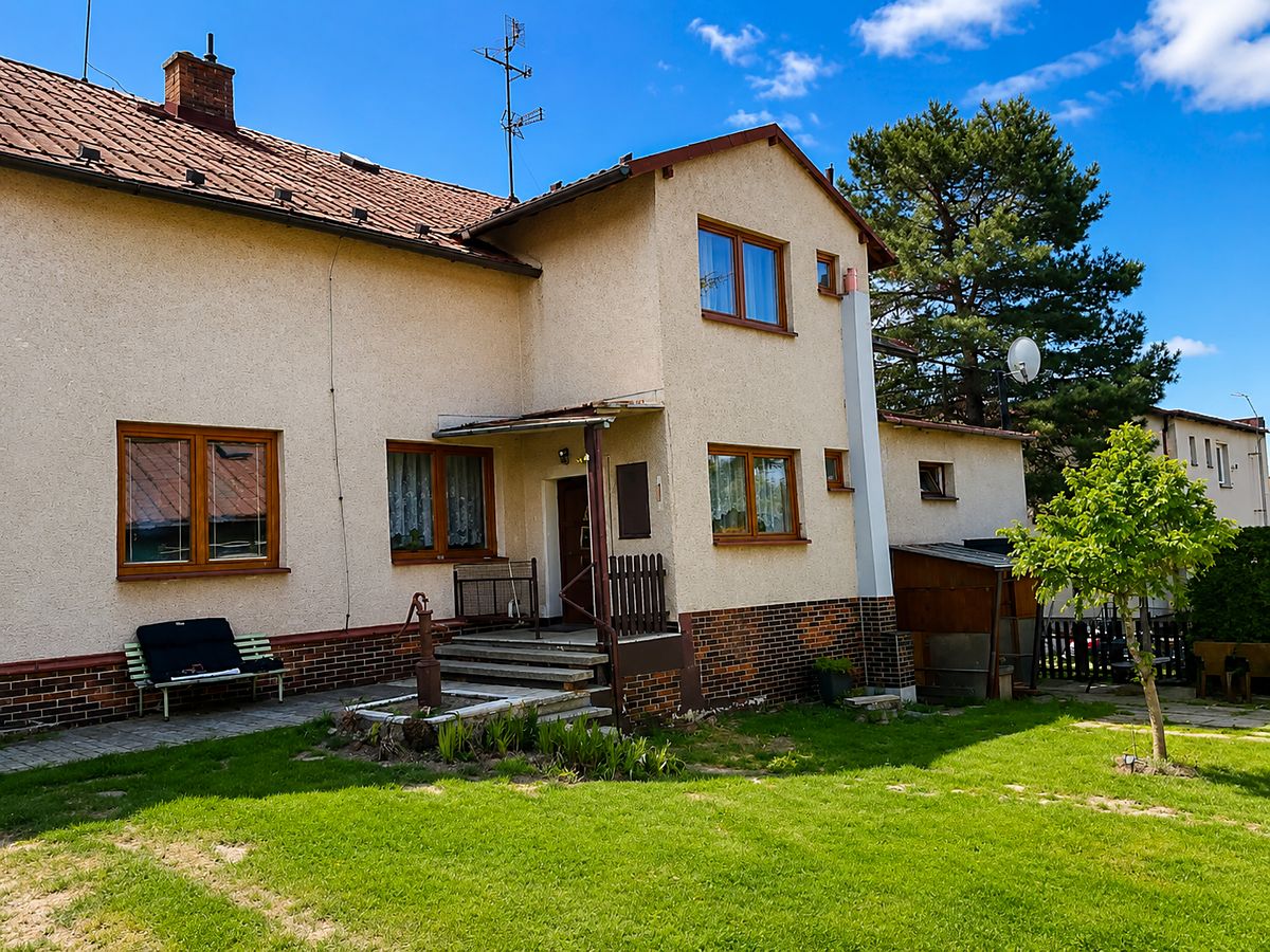 Prodej rodinného domu 320 m², pozemek 2836 m² – fotografie 2