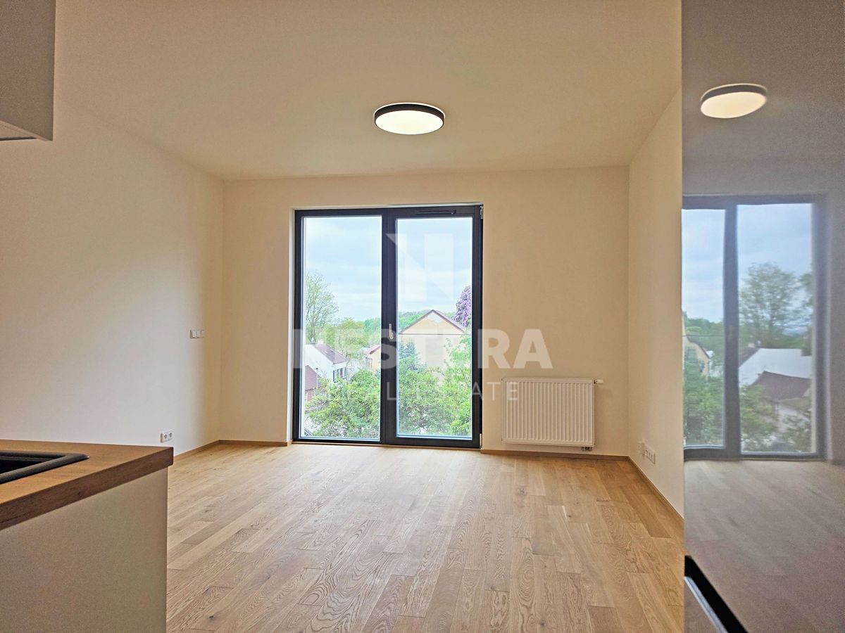 Pronájem bytu 1+kk 32 m²