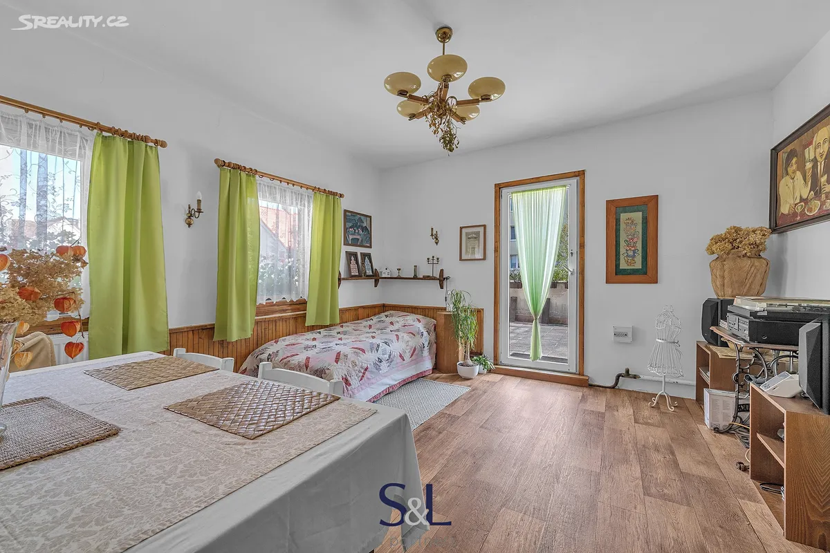 Prodej rodinného domu 180 m², pozemek 636 m² - View 3