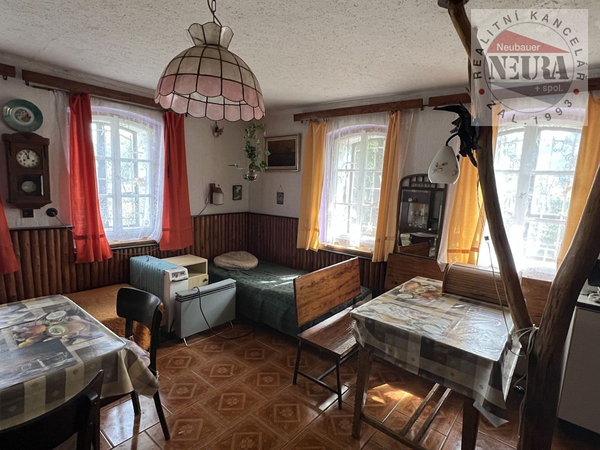 Prodej rodinného domu 140 m², pozemek 915 m² – fotografie 3