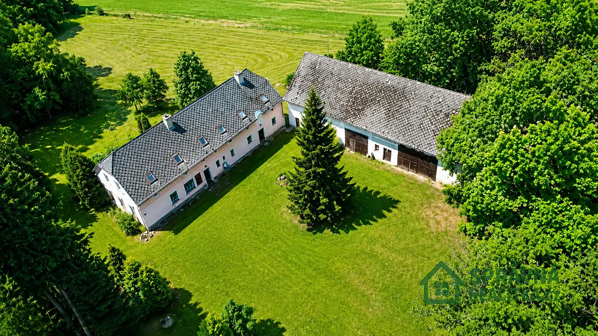Prodej rodinného domu 350 m², pozemek 1990 m²
