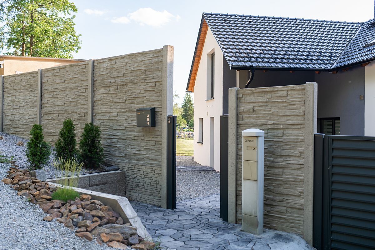 Prodej rodinného domu 196 m², pozemek 1875 m² – fotografie 2