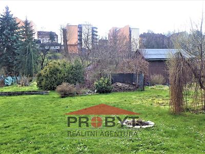 Prodej komerčního pozemku 1051 m²
