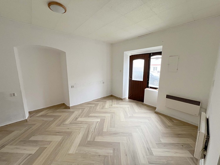 Pronájem komerčního prostoru, 25 m² (1 z 7)