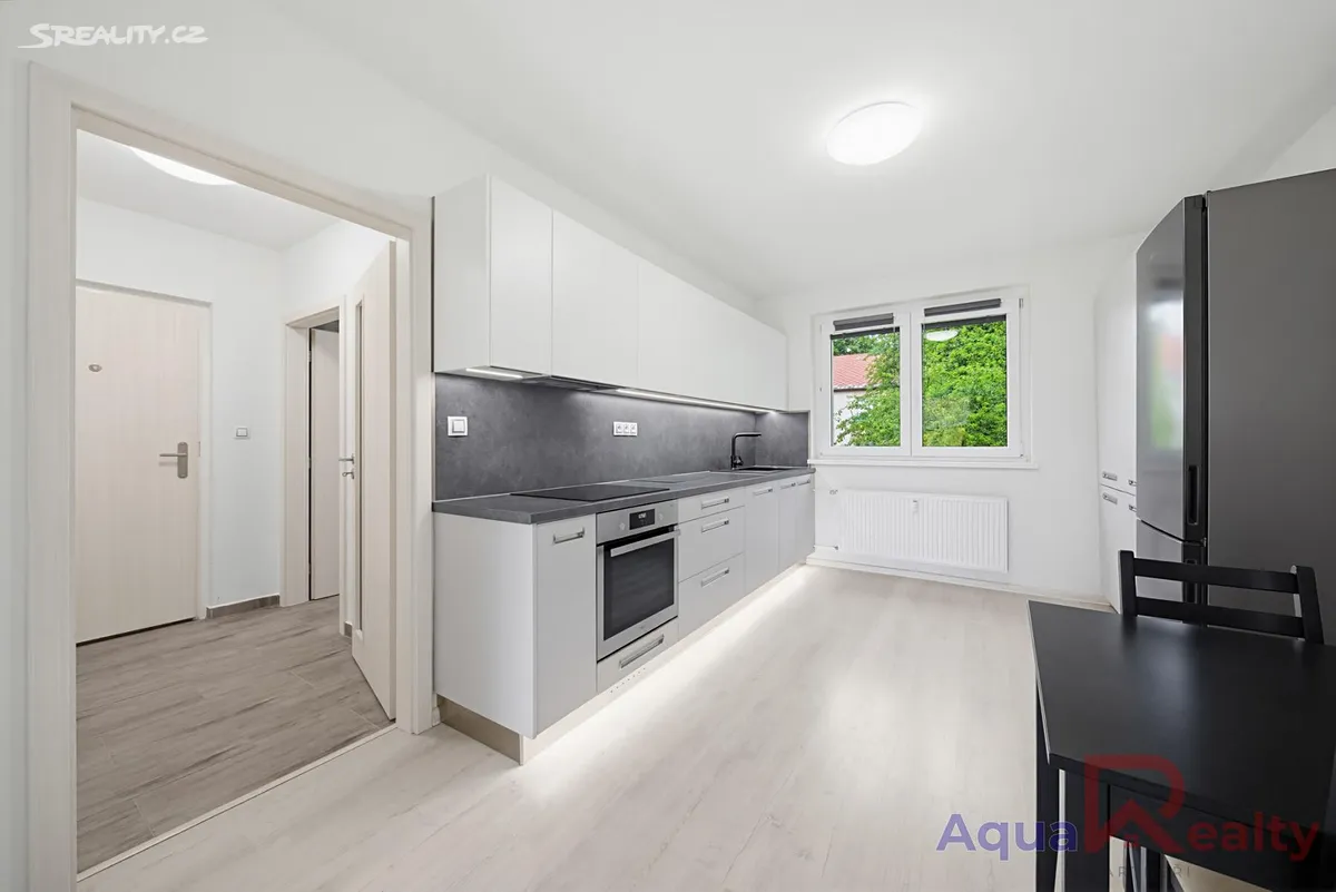 Prodej bytu 2+1 57 m², Ostrov