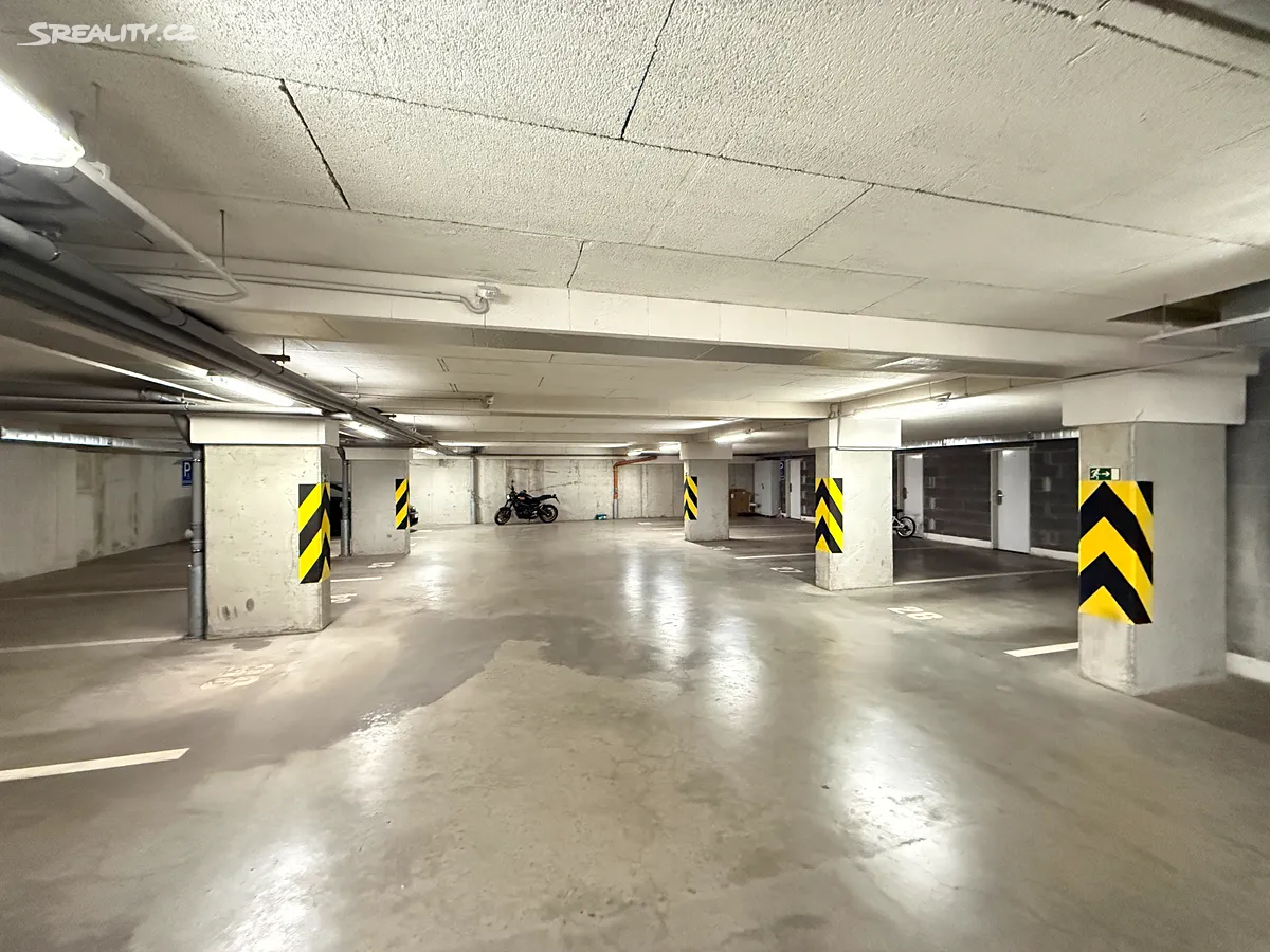 Pronájem garáže 13 m², Praha