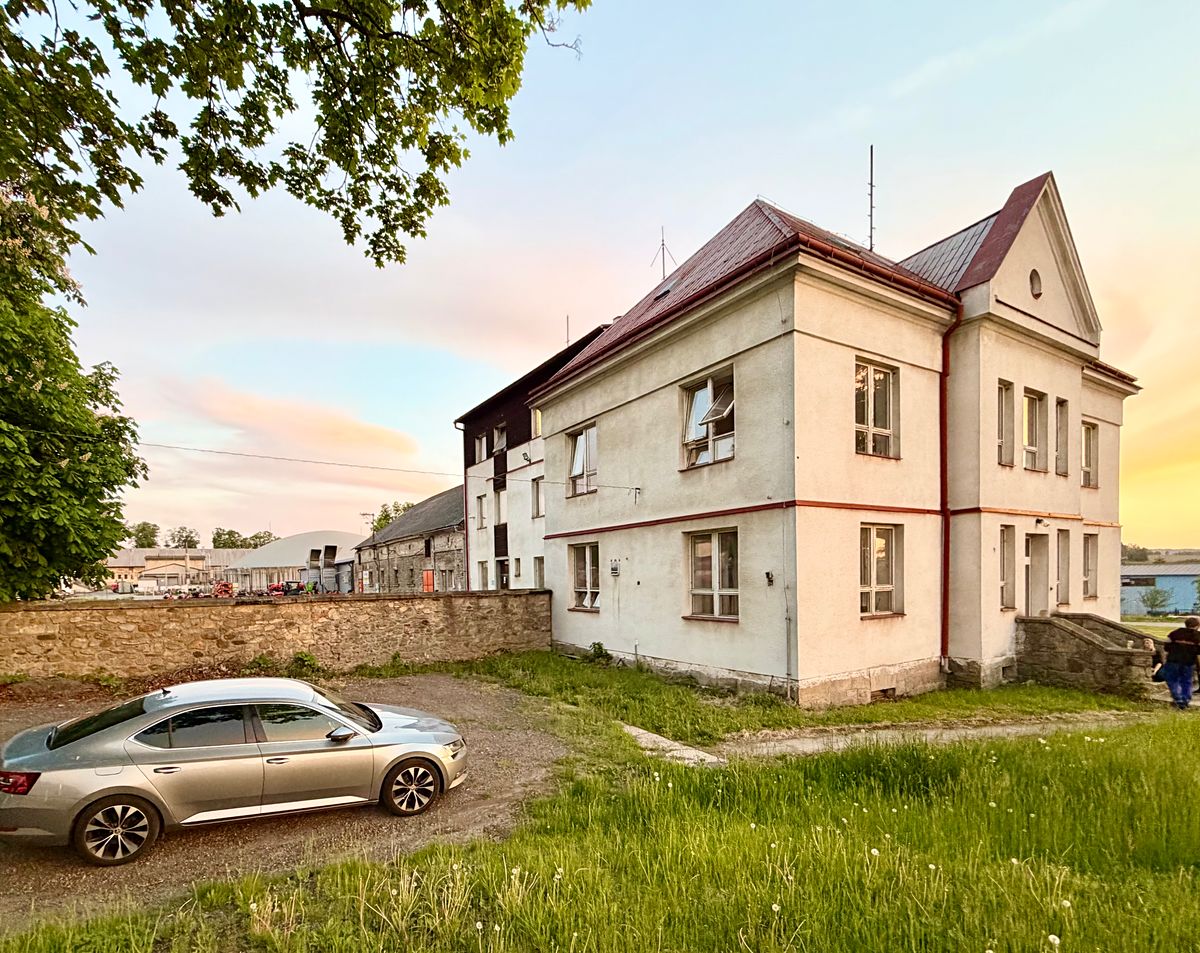 Pronájem kanceláře 200 m²