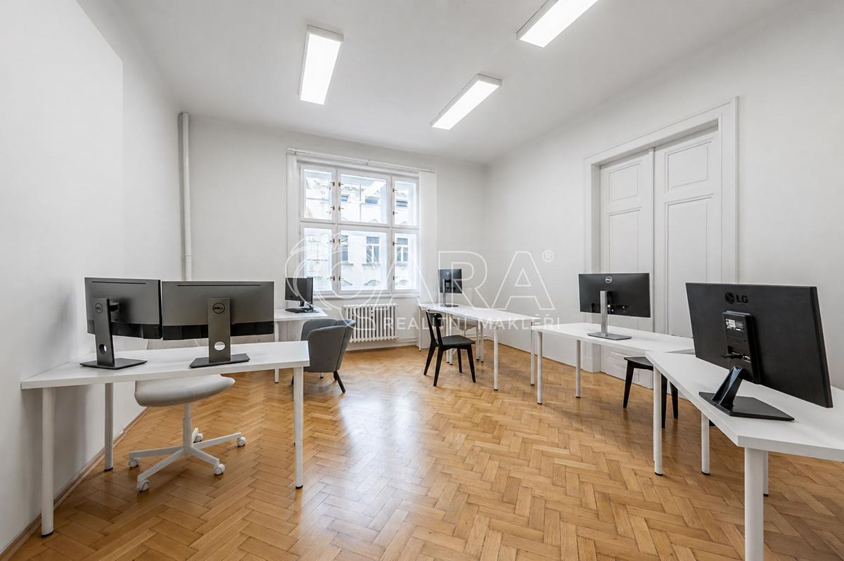 Pronájem kanceláře 202 m² – fotografie 2