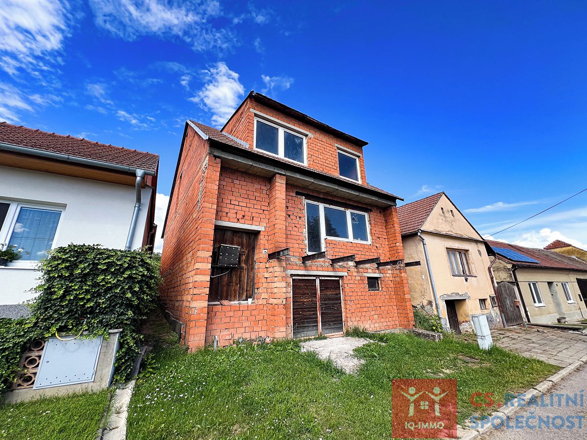 Prodej rodinného domu 233 m², pozemek 1320 m² – fotografie 2
