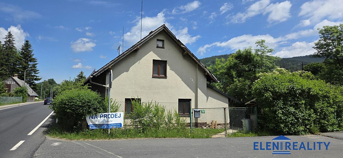 Prodej rodinného domu 228 m², pozemek 785 m² – fotografie 2