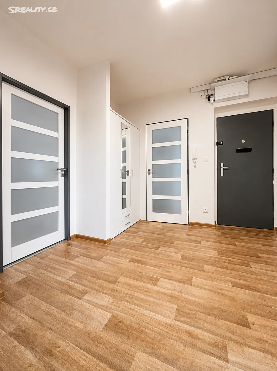 Pronájem bytu 3+1 71 m² – pohled 3