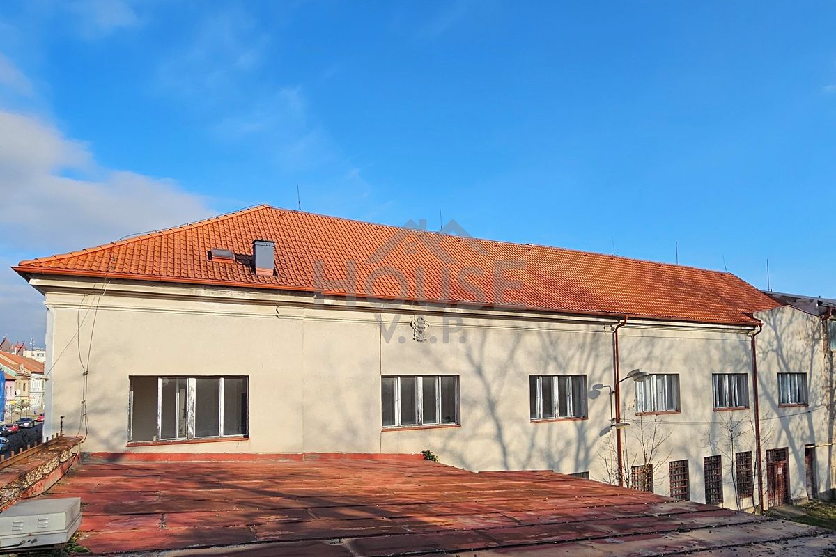 Prodej rodinného domu 564 m², pozemek 333 m² – fotografie 2