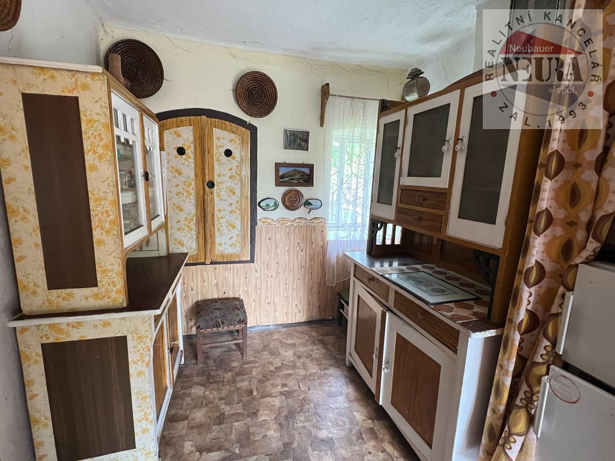 Prodej rodinného domu 140 m², pozemek 915 m² – fotografie 5