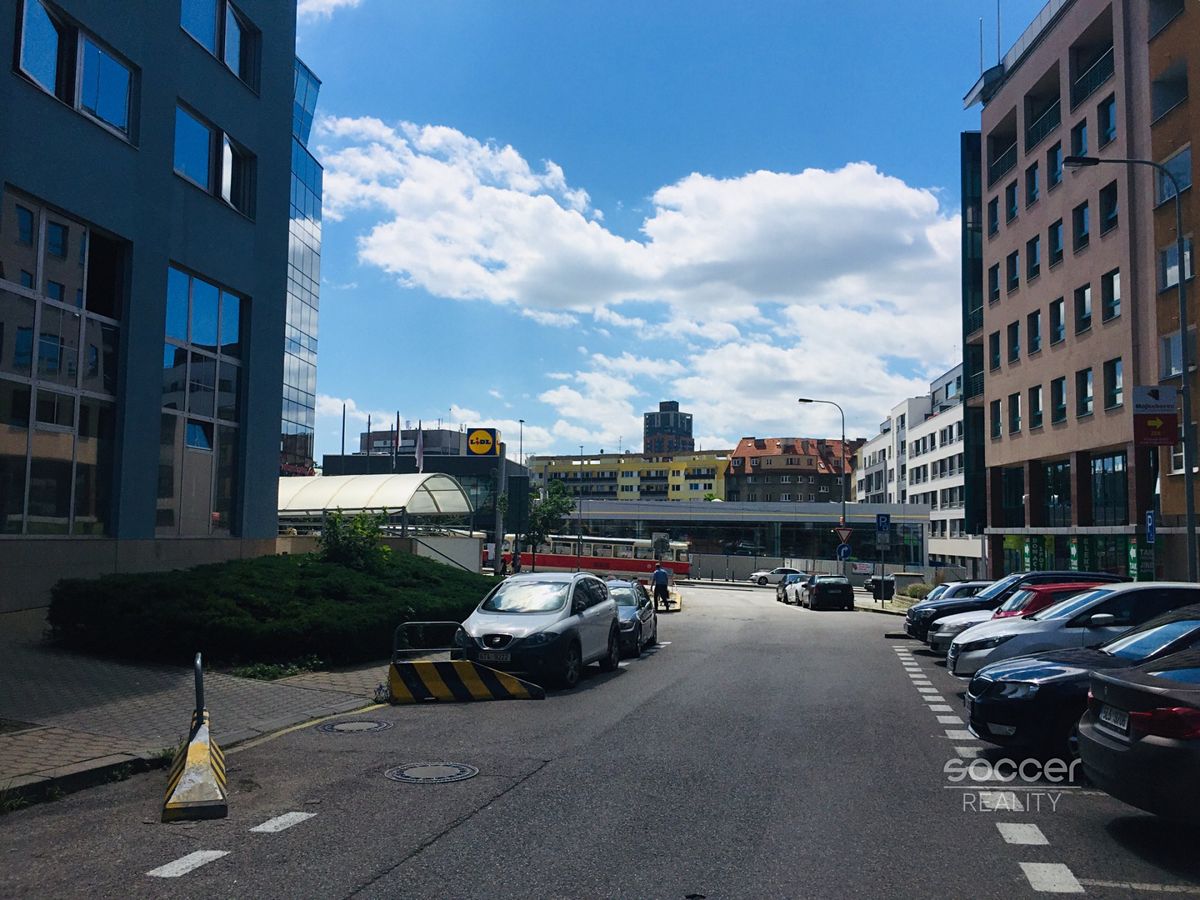 Pronájem garážového stání 15 m² – fotografie 3