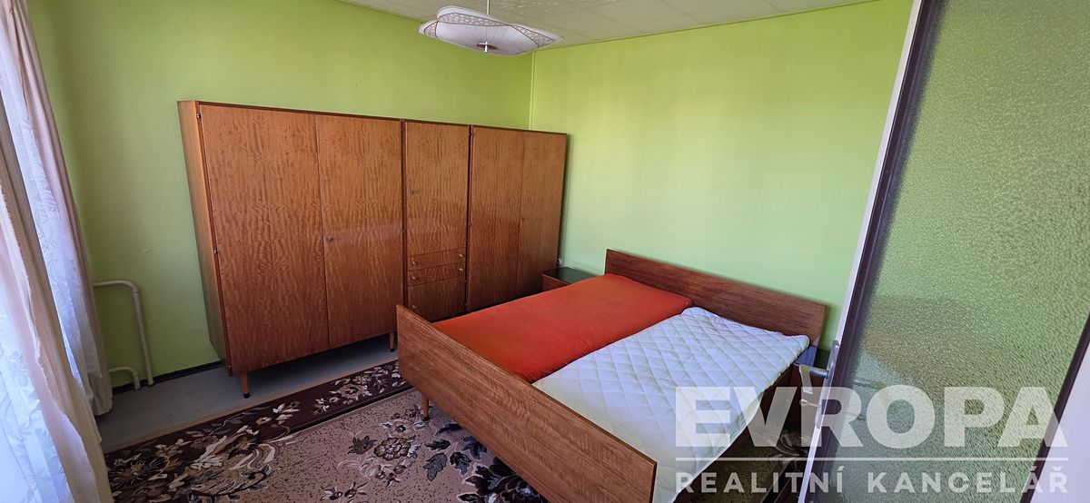 Prodej rodinného domu 198 m², pozemek 275 m² – fotografie 4