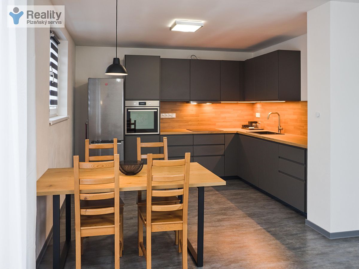 Pronájem bytu 3+kk 82 m²