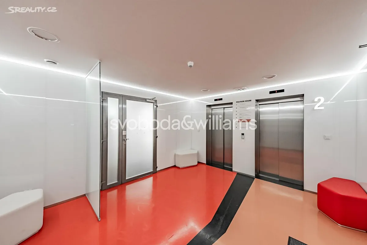 Pronájem kanceláře 883 m² - Więcej