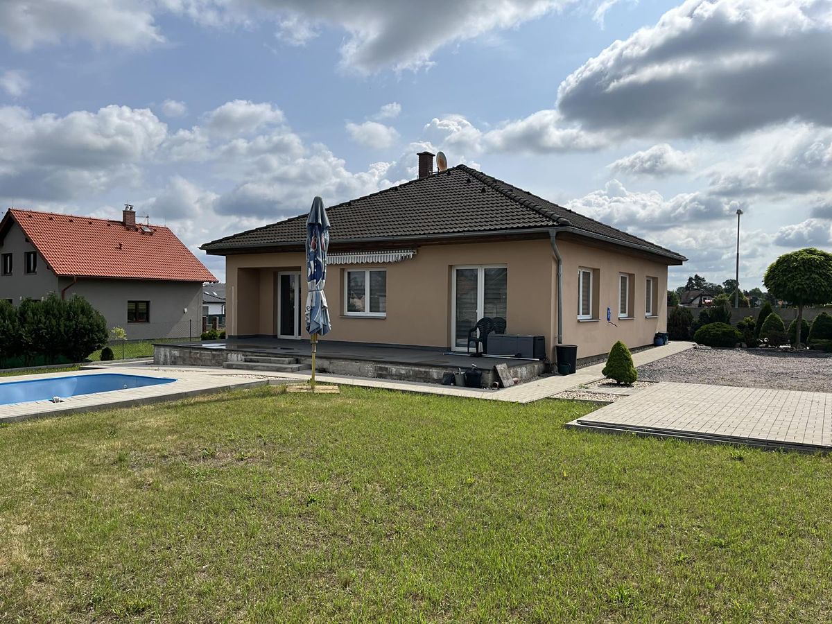 Prodej rodinného domu 108 m², pozemek 856 m² – fotografie 3