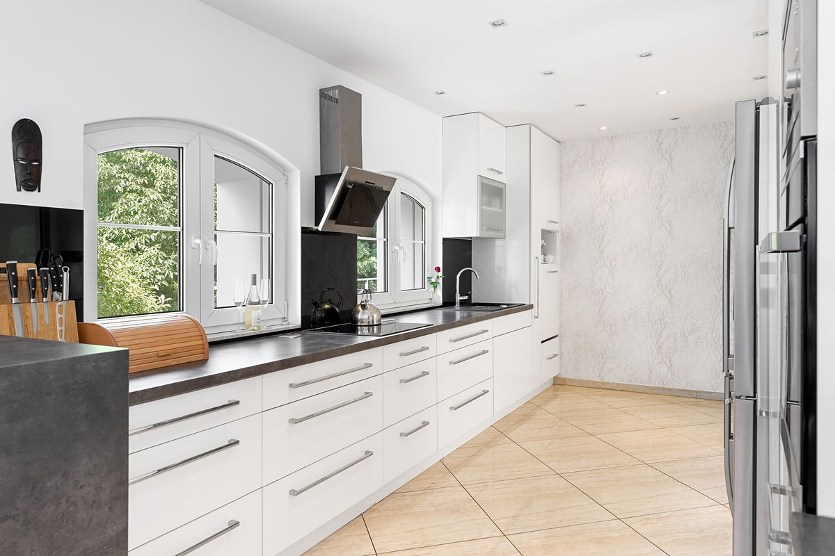 Prodej rodinného domu 246 m², pozemek 2061 m² – fotografie 3