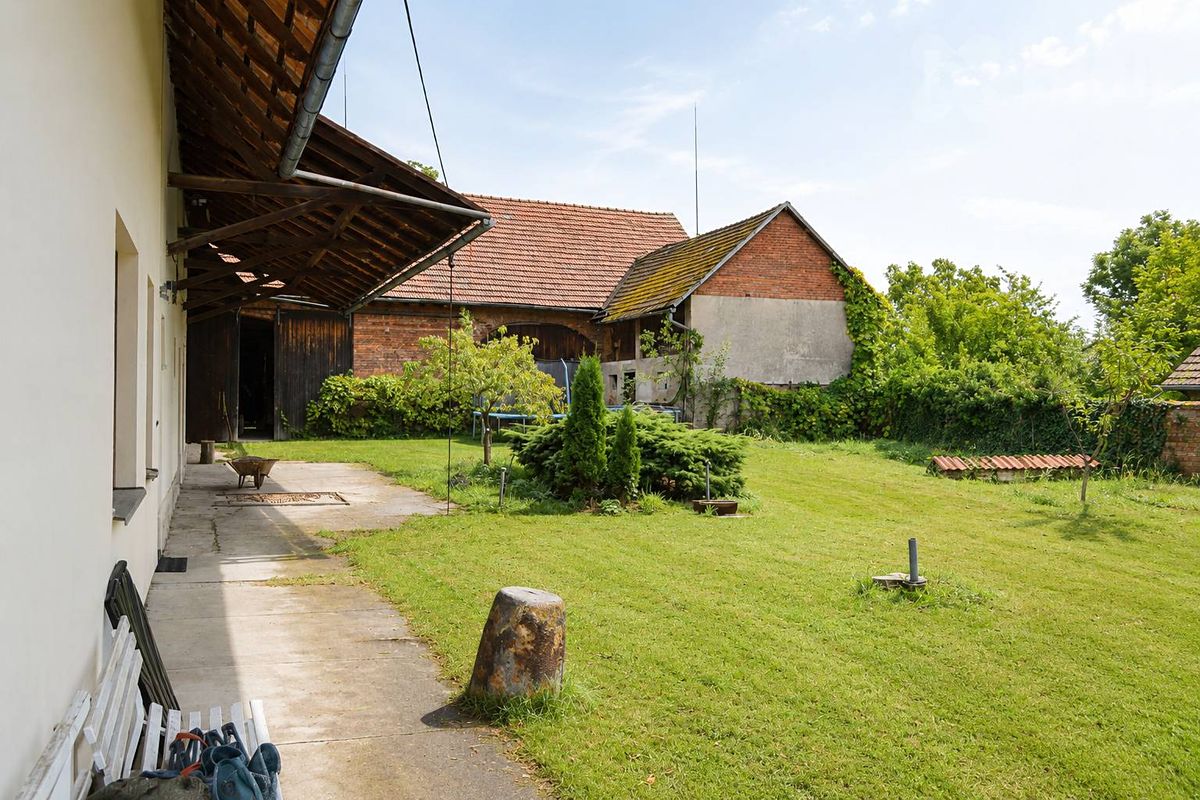 Prodej rodinného domu 785 m², pozemek 2182 m² – fotografie 5